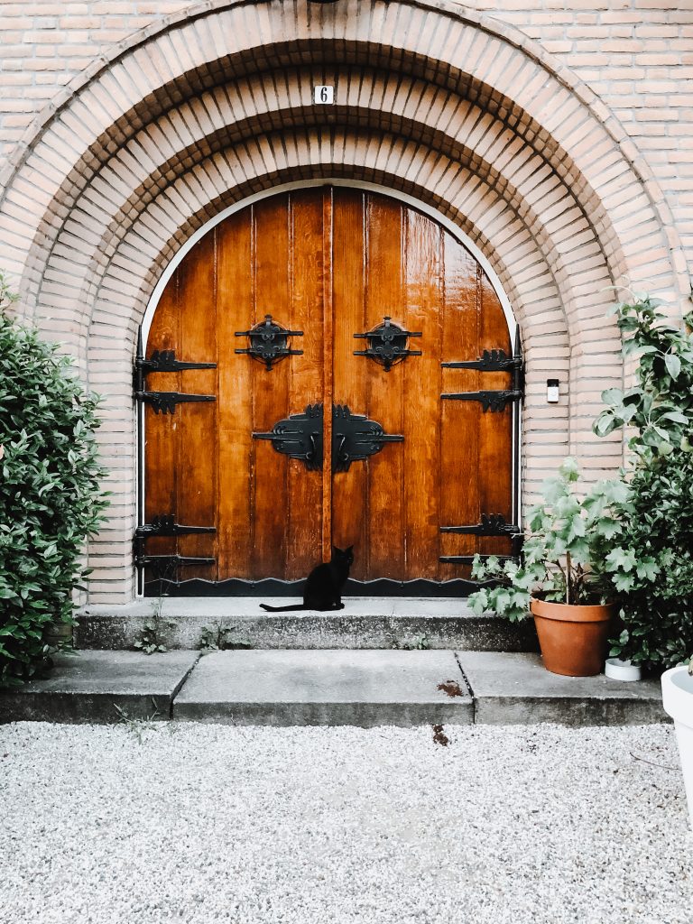 Academie voor Familieopstellingen house of meaning tuin detail deur